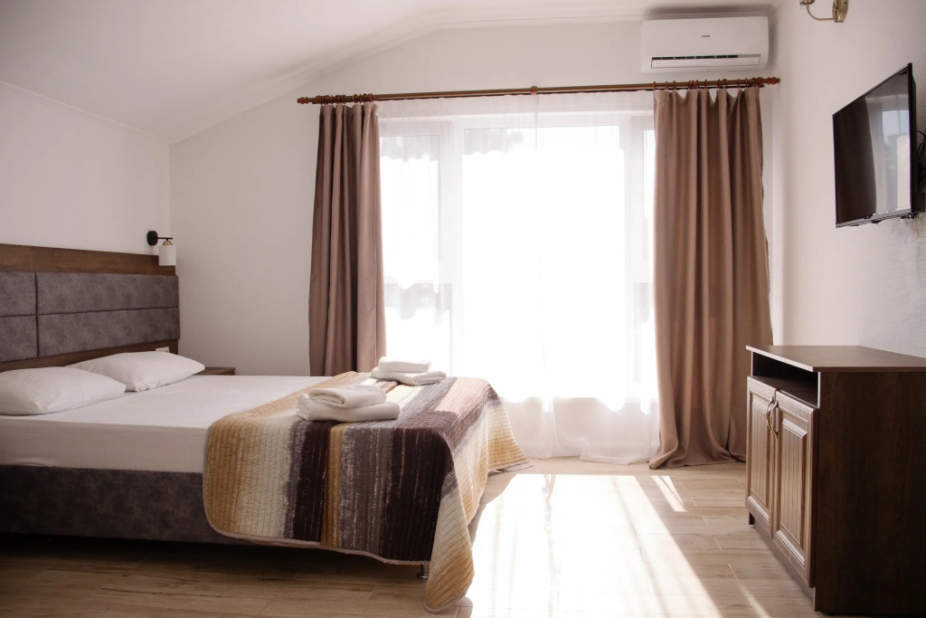 2 Bedrooms Quadruple Apartment with balcony and with mountain view
