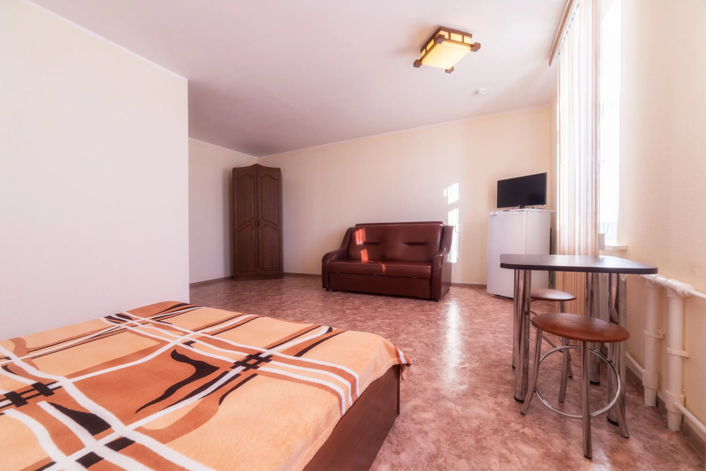Economy Quadruple Family room