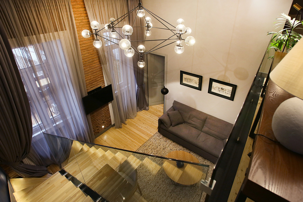 Design Suite with balcony and with city view