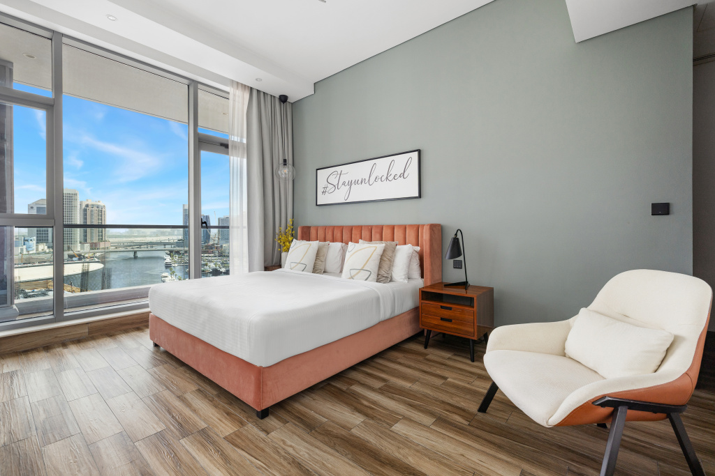 1 Bedroom Apartment with Kitchen with balcony and with lake view
