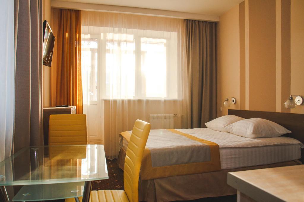 Superior Double room with courtyard view (full double bed)