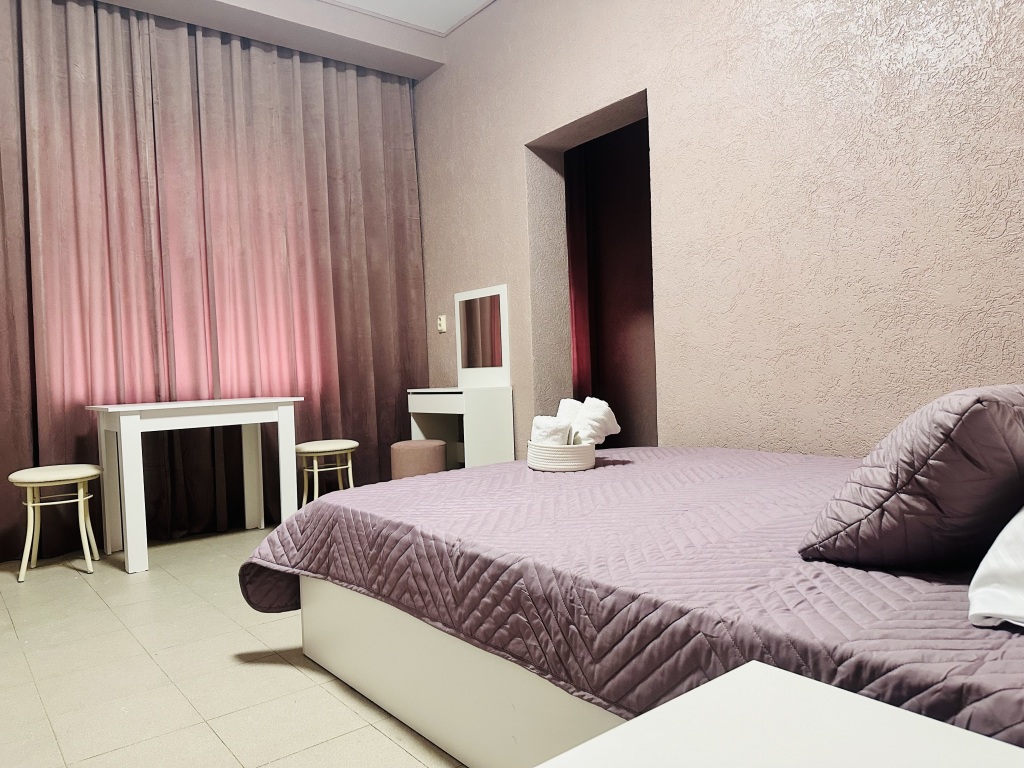 Двухместный номер with chair bed Улучшенный с видом на город двуспальная кровать в Дивноморское Рандеву