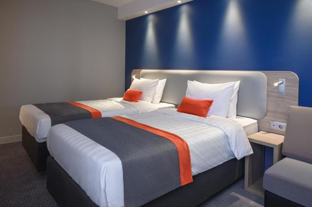 Двухместный номер для некурящих Standard 2 отдельные кровати в Holiday Inn Express Almaty