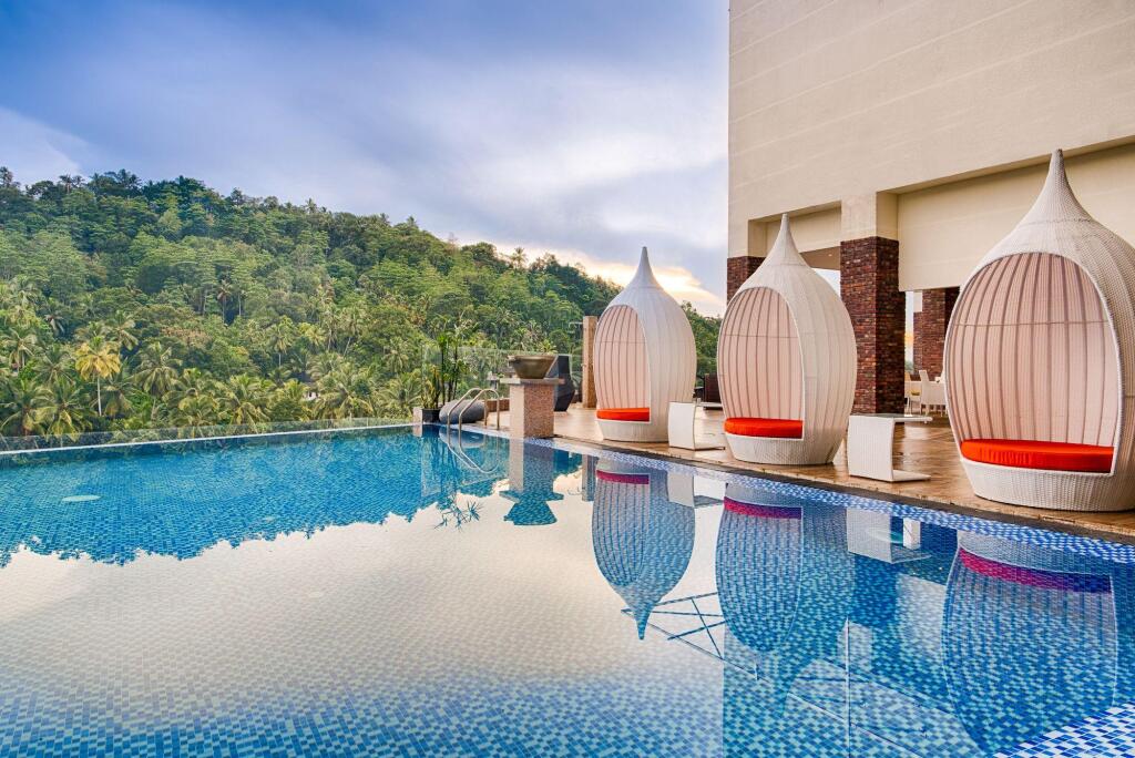 The Golden Crown Hotel