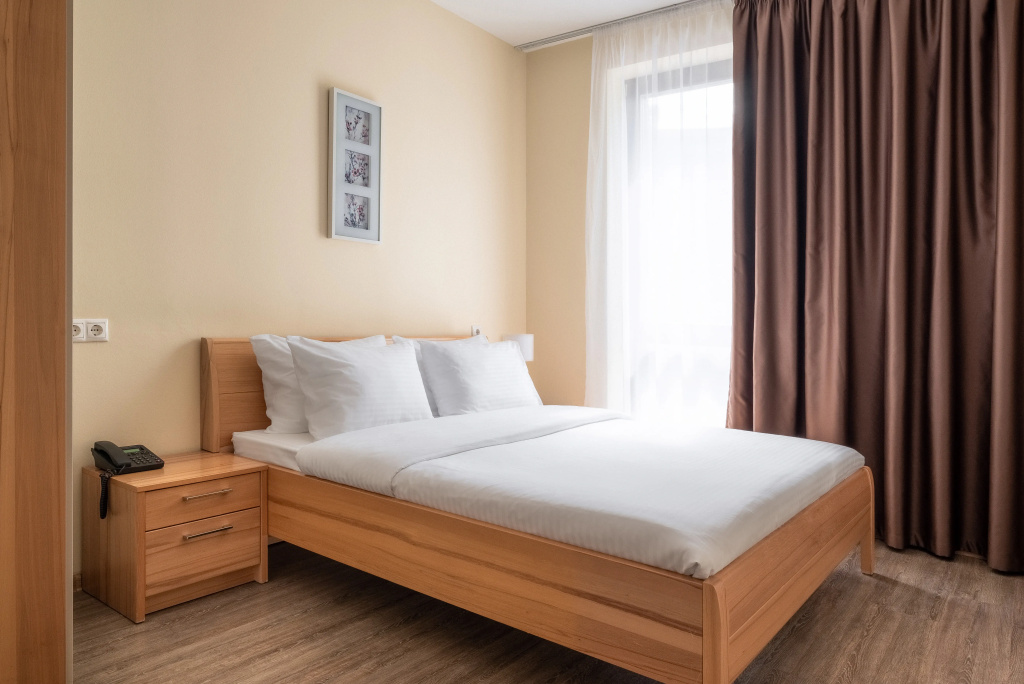 SKAIPARK Apart-Hotel Room Type - Standard Double room with courtyard view full double bed