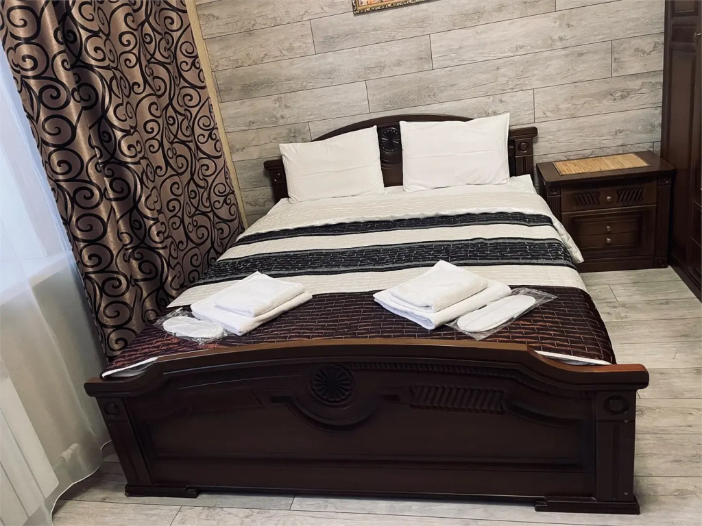 Superior Standard Double room with city view (full double bed)