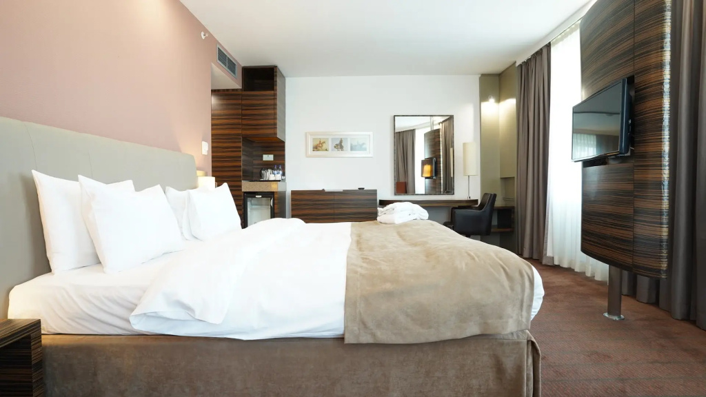 Holiday Inn ALMATY Room Type - Double Suite (full double bed)