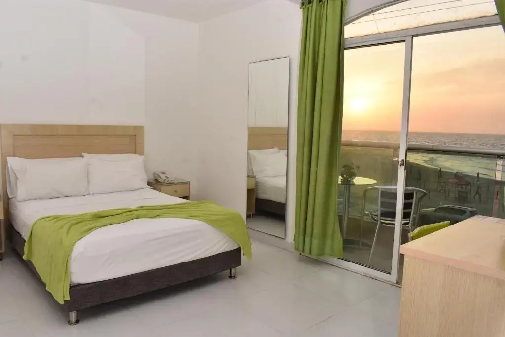 Deluxe Double room with balcony and with ocean view (full double bed)