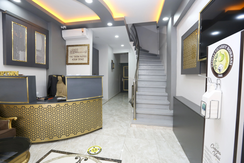 Lobby & Reception