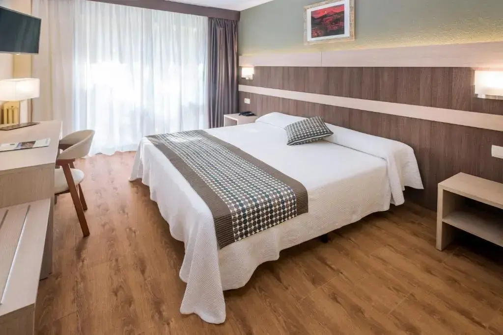 Standard Double room with balcony (full double bed)