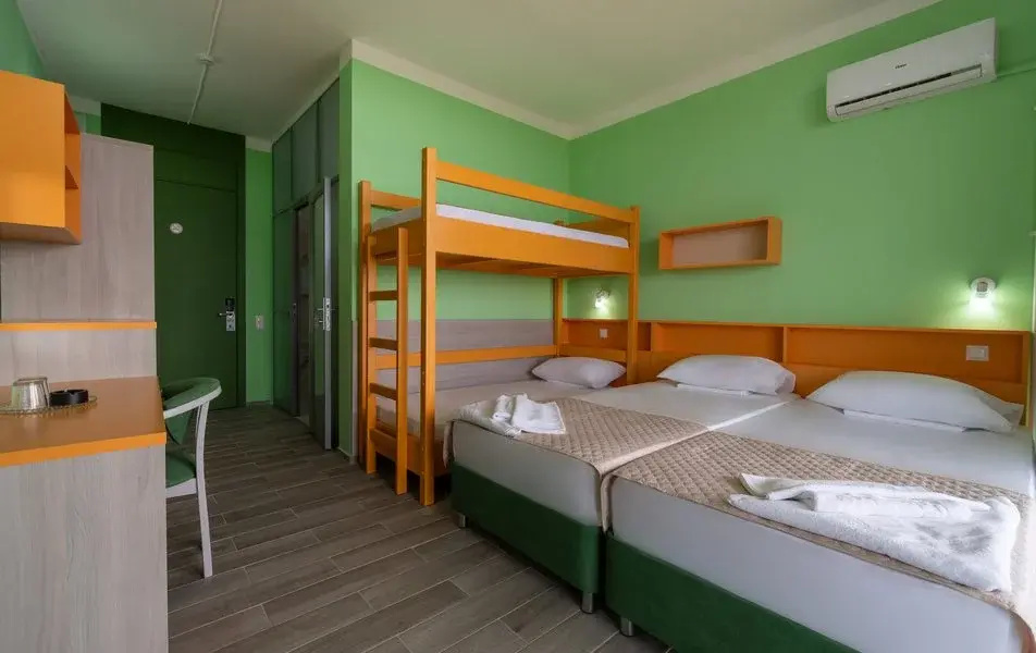 1 Bedroom Standard with Bunk Bed room with balcony