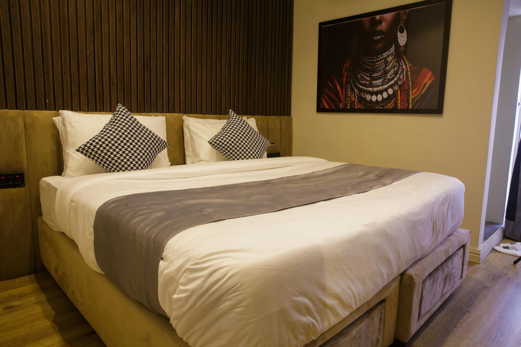 Deluxe room with balcony and with city view