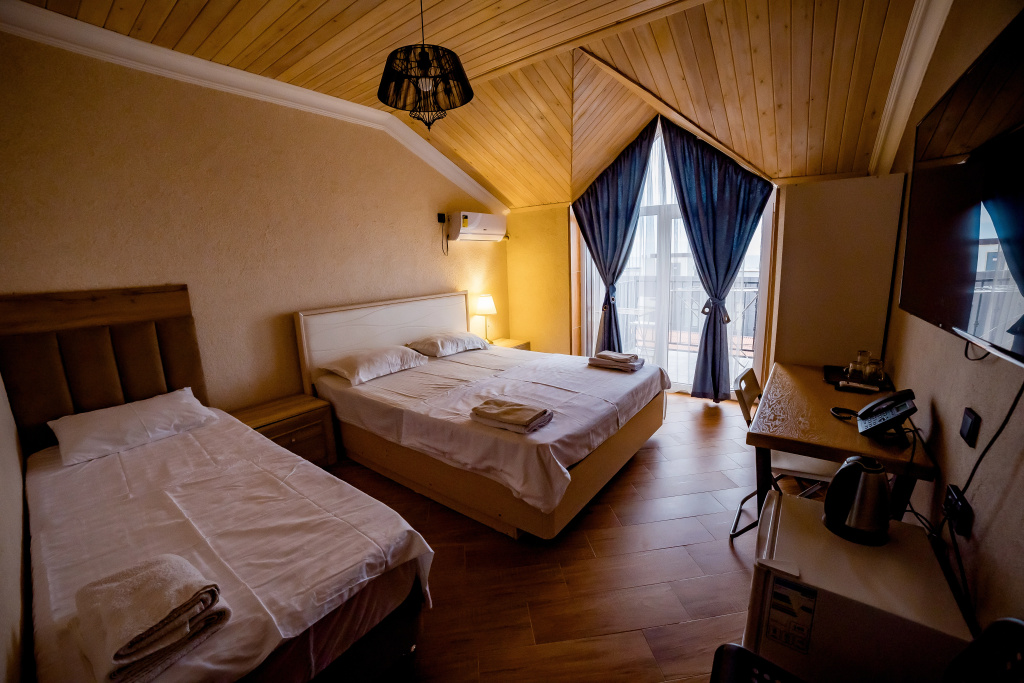 Deluxe Triple room with balcony