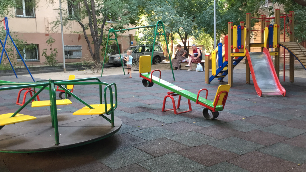 3-Kh Komnatnye U Fontana V Tsentre Almaty Flat