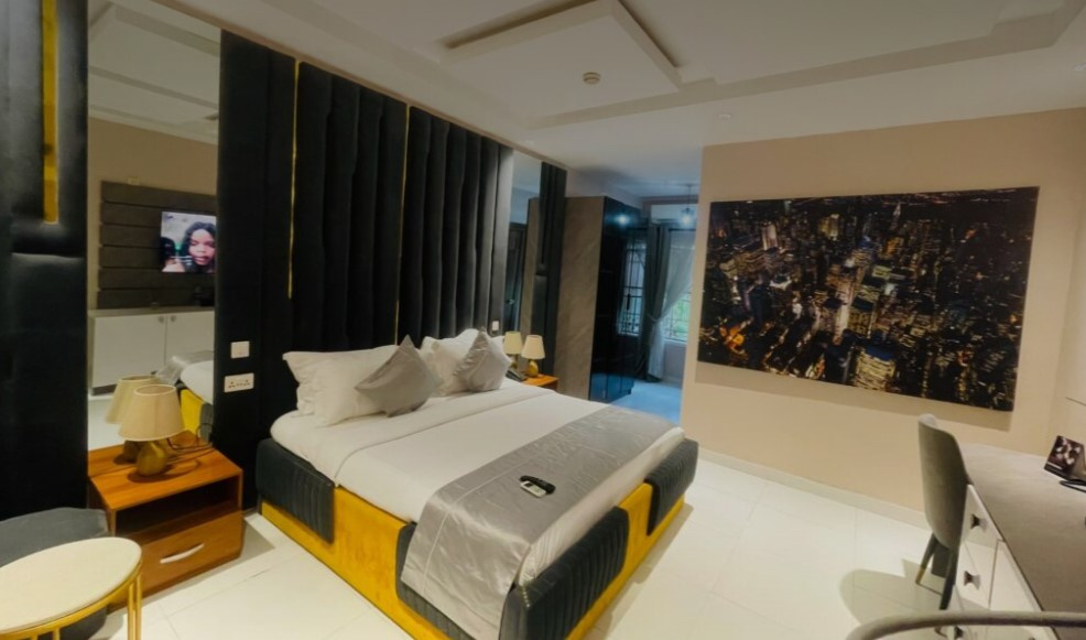 Executive room with balcony and with city view