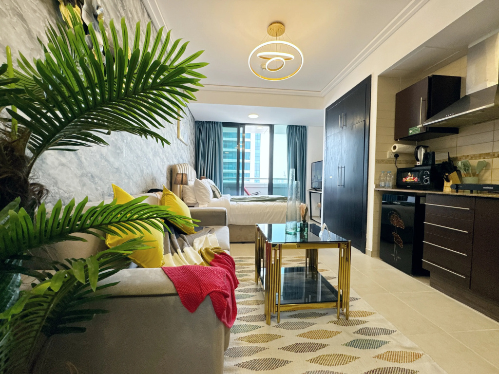 Апартаменты Cosmos Living Charming Studio With Balcony — фото