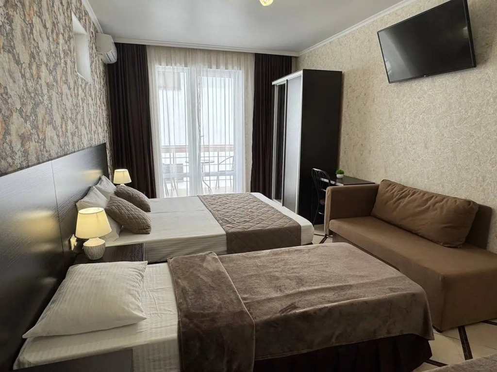 Четырёхместный номер Comfort с балконом в Милена