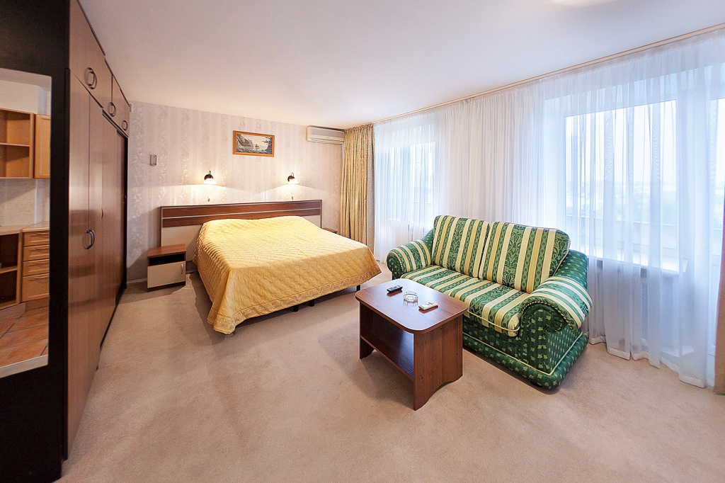 Double Studio (full double bed)