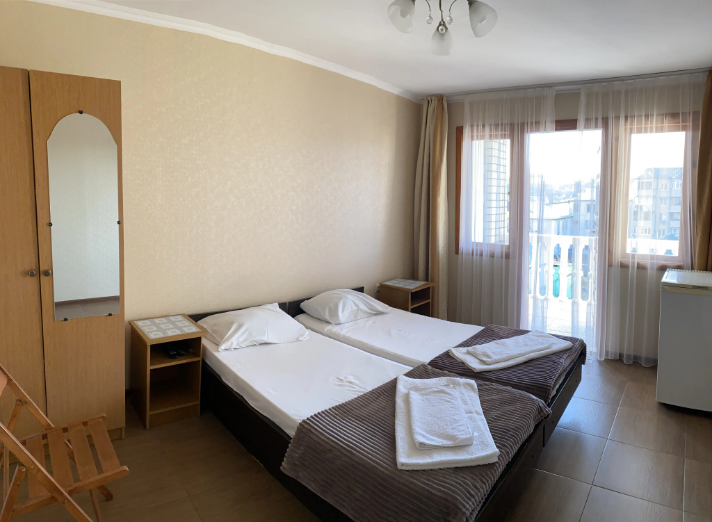 Economy Double room with balcony and with view (twin beds)