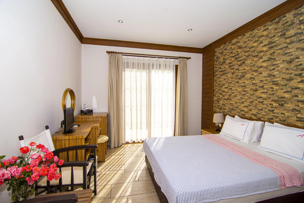 Standard Double room with balcony (full double bed)