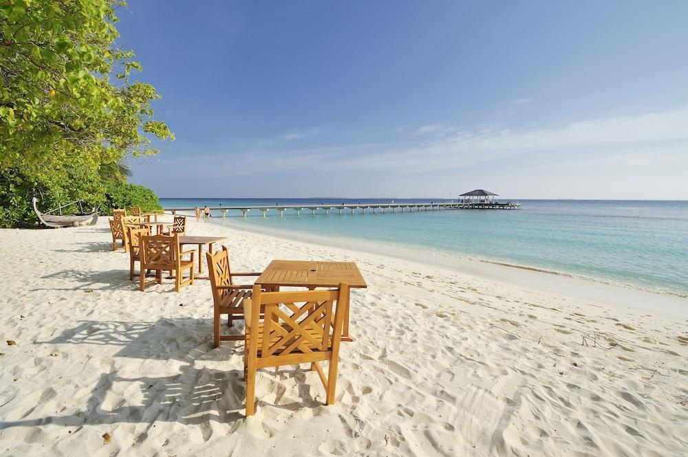 Royal Island Resort & Spa