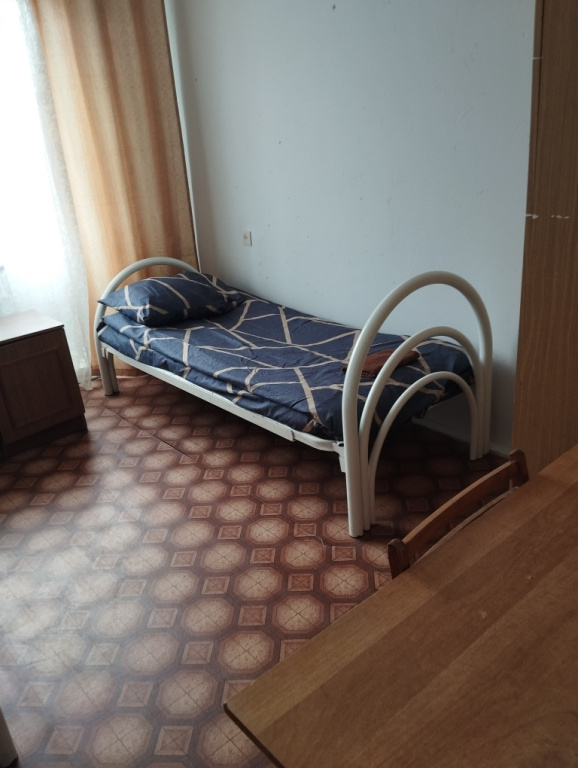 Кровать в общем номере в Сова