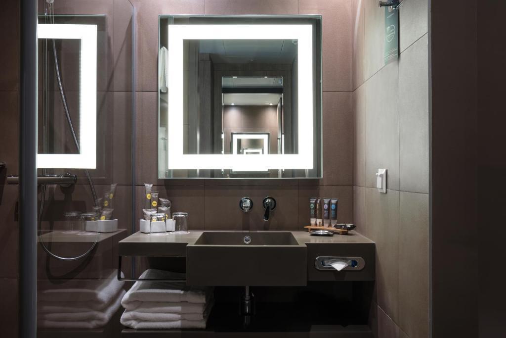 Двухместный номер Superior двуспальная кровать в Novotel Almaty city center