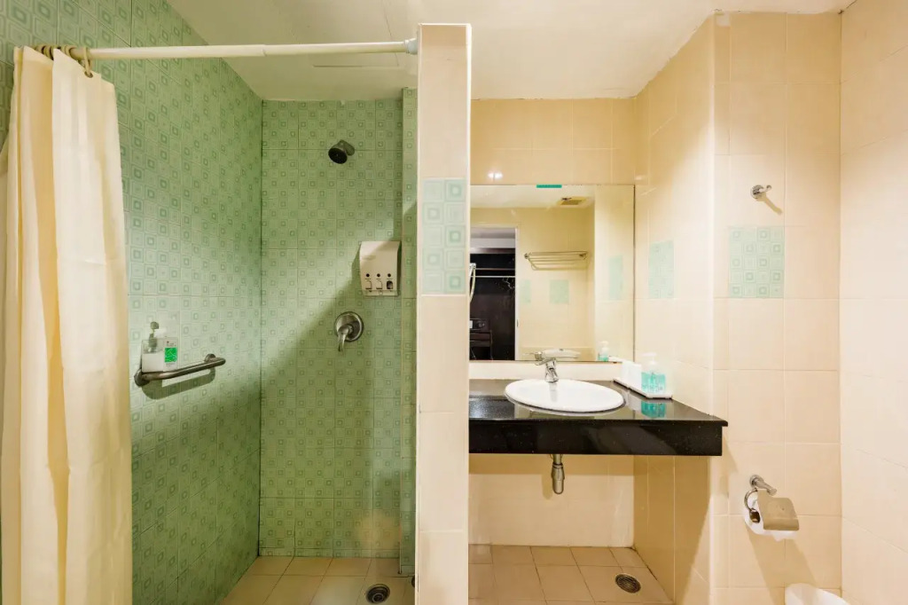 Двухместный номер Standard с балконом двуспальная кровать в Отель My Hotel Phuket