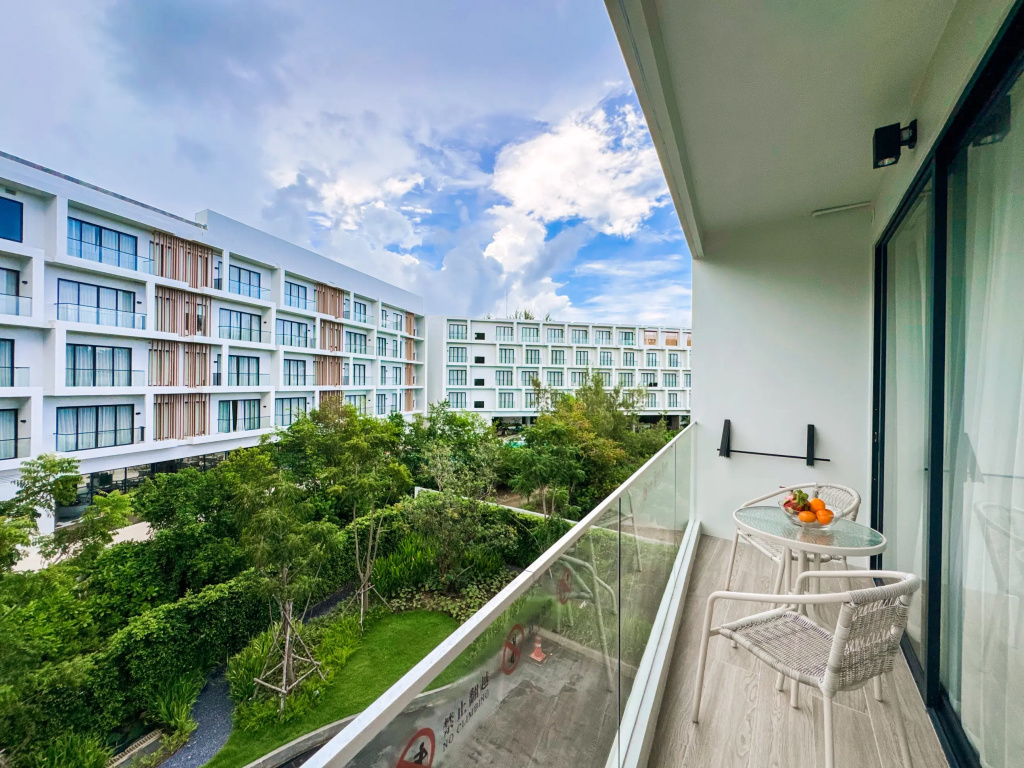 New Modern 1 Bdr Laya 500 m to the Beach Flat