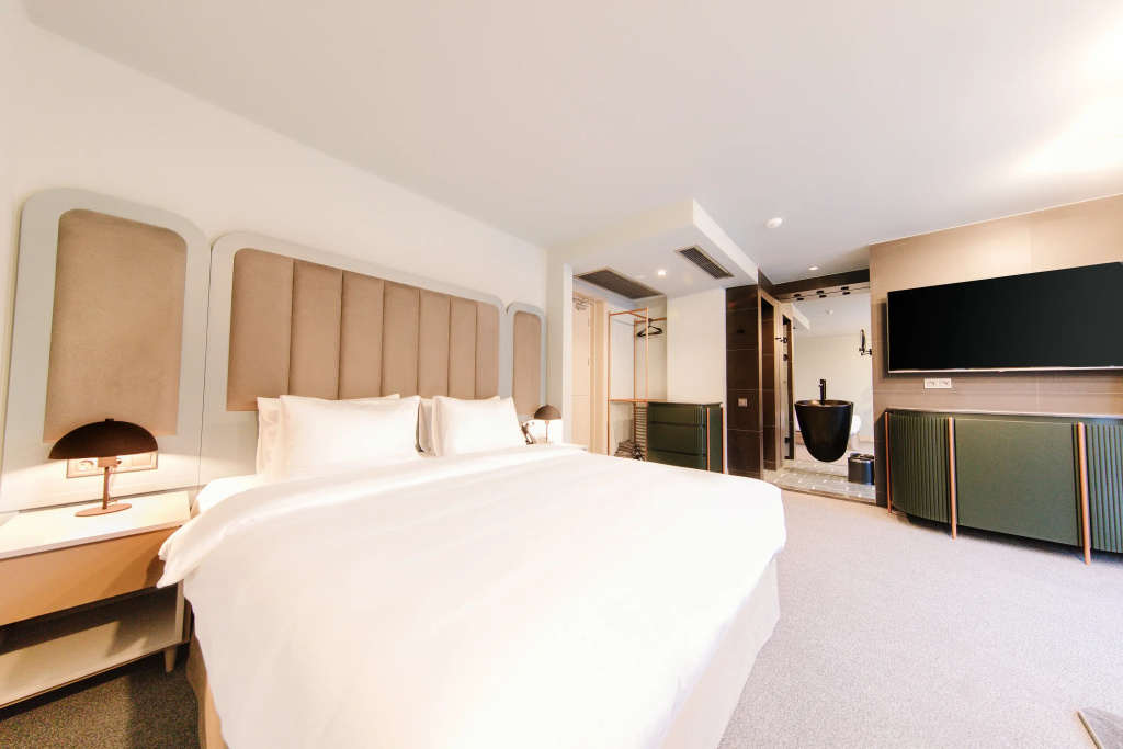 Double Suite (full double bed)