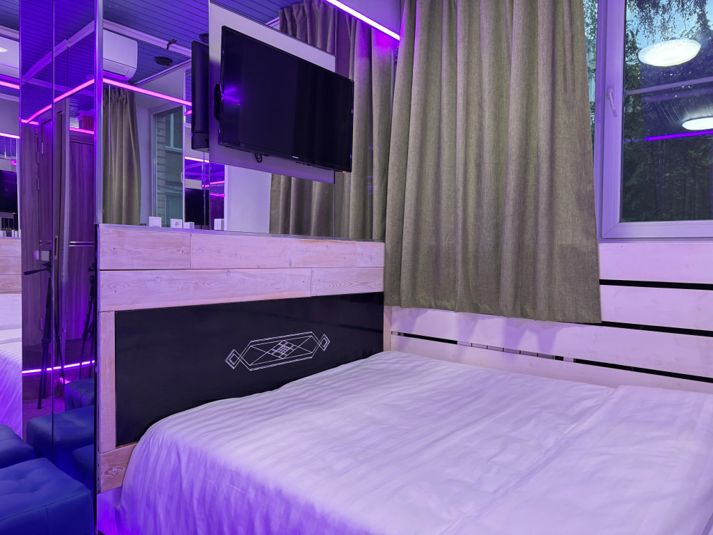 Двухместный номер Стандарт №8 двуспальная кровать в Gipnoz