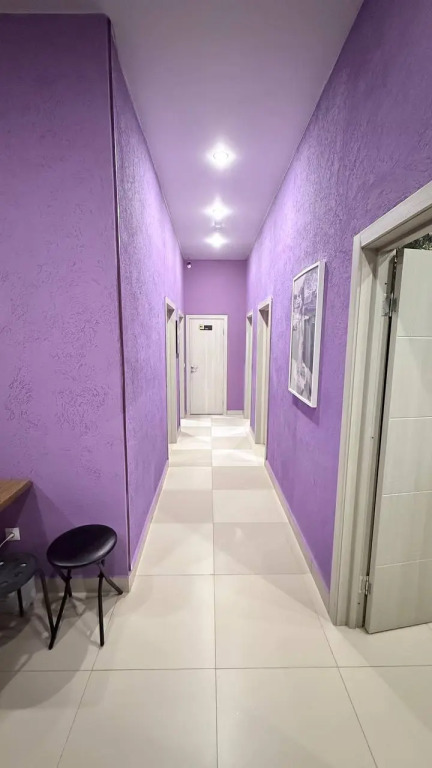 Кровать в общем номере с видом на город в Адмирал