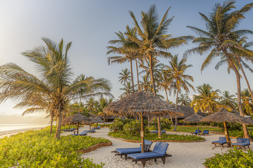 Отель Breezes Beach Club & Spa – Half Board — фото