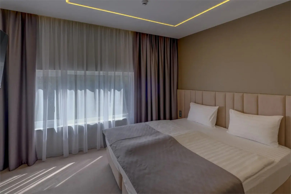 Comfort Double room with city view (full double bed)