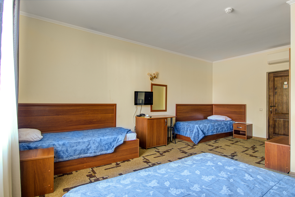 Четырёхместный номер в Янтарь