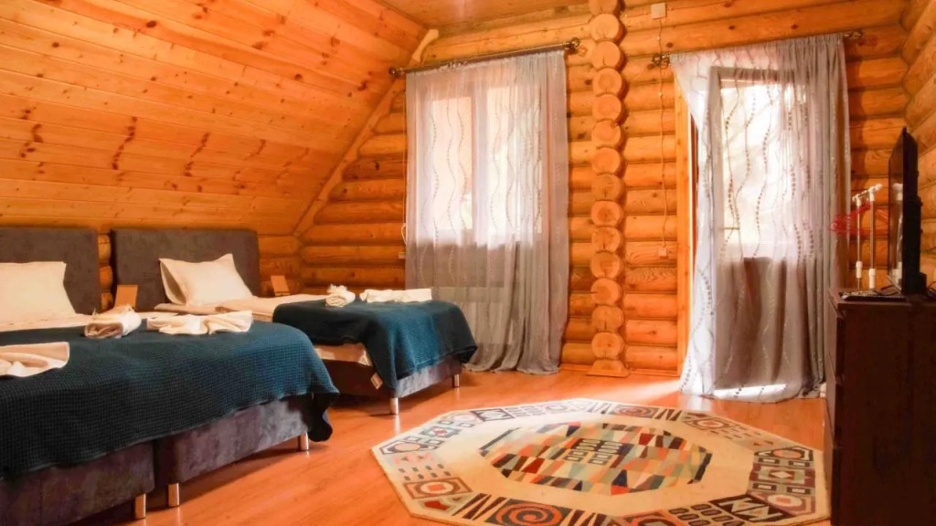 Шестиместный коттедж с 5 комнатами с балконом в Forest Arkhyz