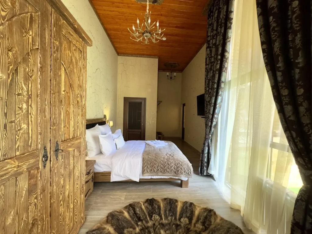 2-room on the 10 Floor Double Suite with mountain view (full double bed)