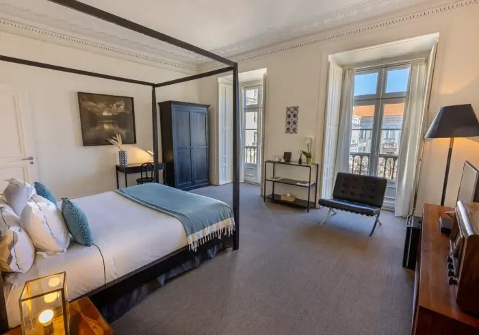 Deluxe Double room with square view (full double bed)