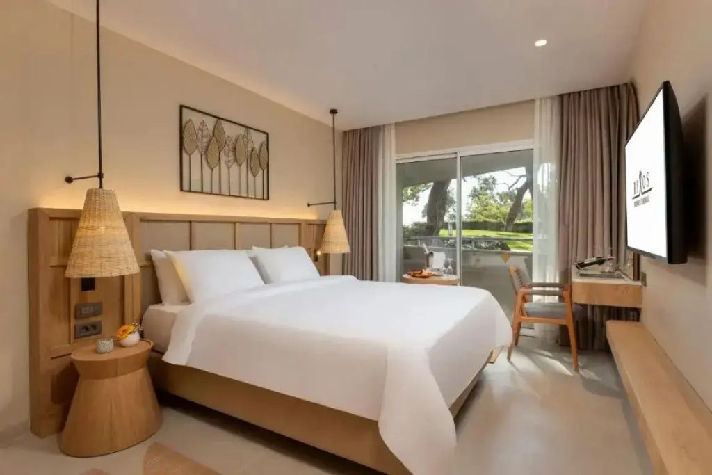 Deluxe Family Suite with sea view
