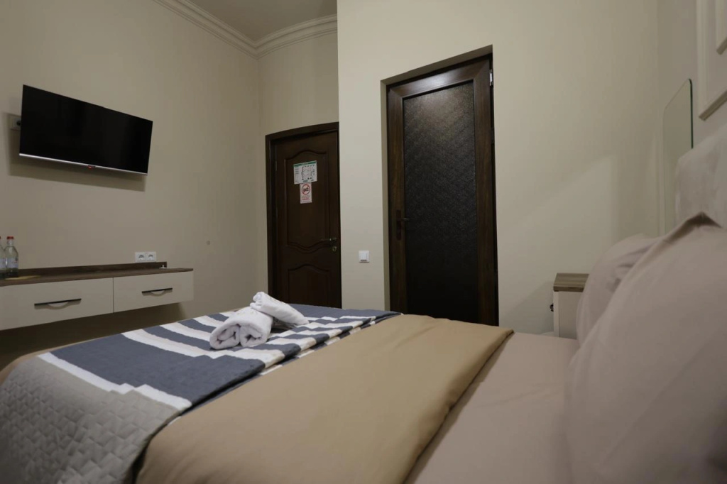 Standard room with courtyard view