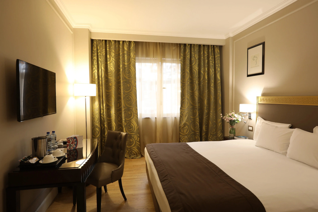 Grand Hotel Yerevan Room Type - Classic Double room (full double bed)