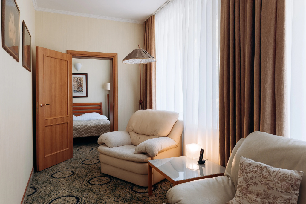 Dlya Vas Hotel Room Type - 2 rooms Mini Double Suite full double bed