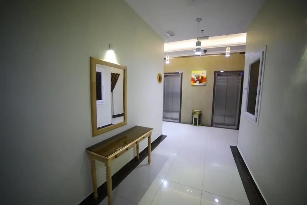 Lobby & Reception