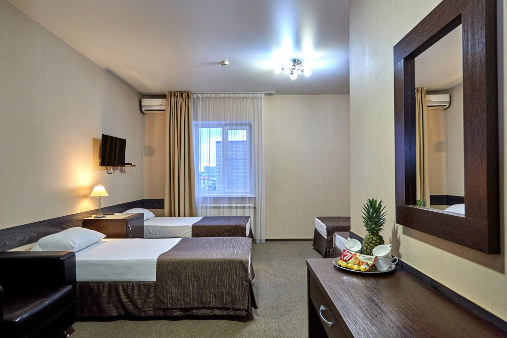 Standard Quadruple room with courtyard view