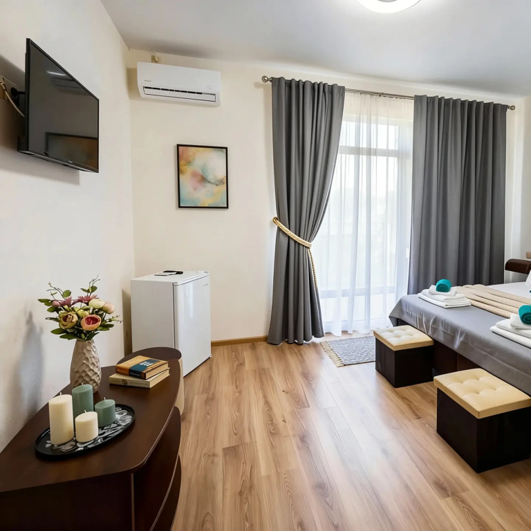 Двухместный номер Standard с балконом двуспальная кровать в Бриз 55