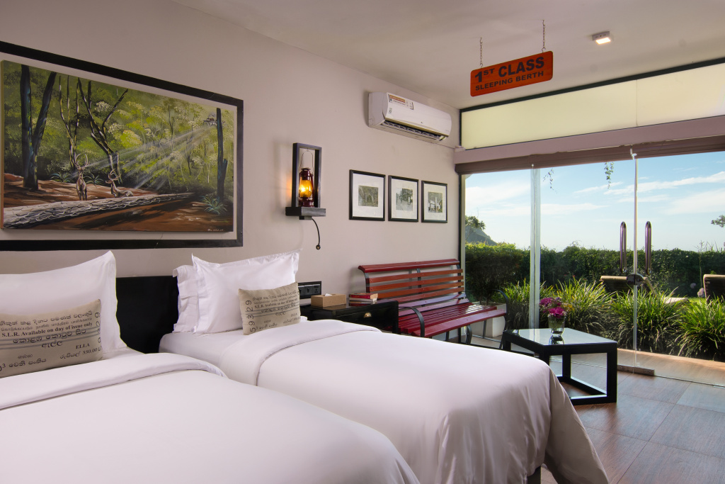 Premier Double room with mountain view (full double bed)