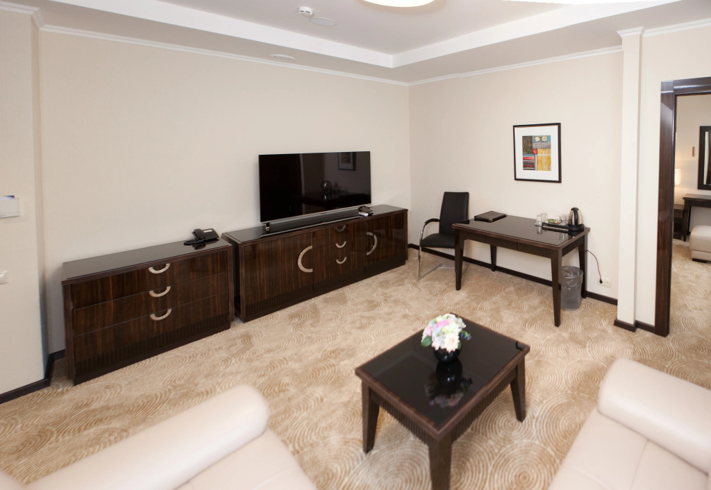 Orion Hotel Room Type - 2 Bedrooms Double Premium Suite full double bed