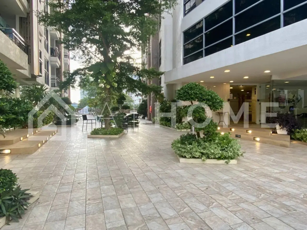 City Garden Phratamnak Apartments