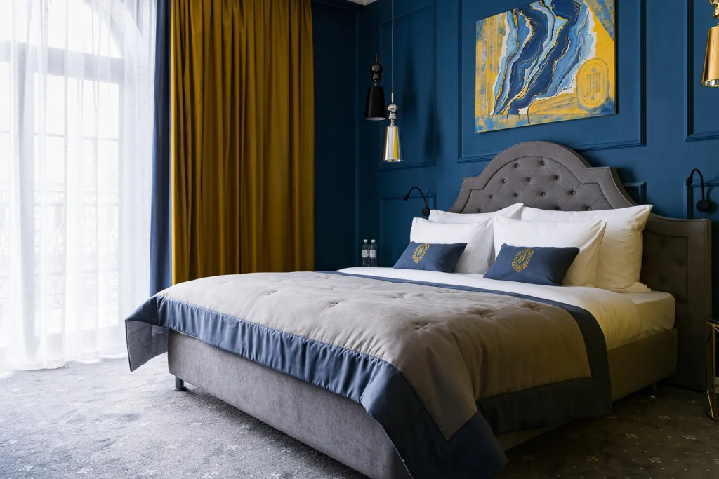 Pokrovskiy Hotel Room Type - Double Junior Suite with balcony full double bed
