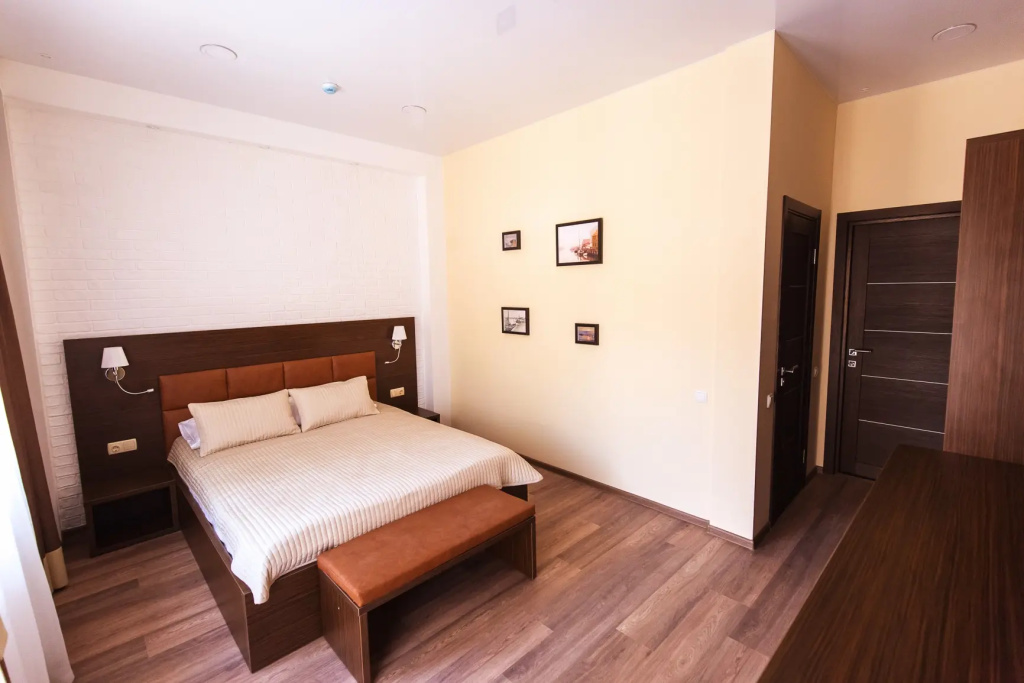 Standard Double room with courtyard view (full double bed)